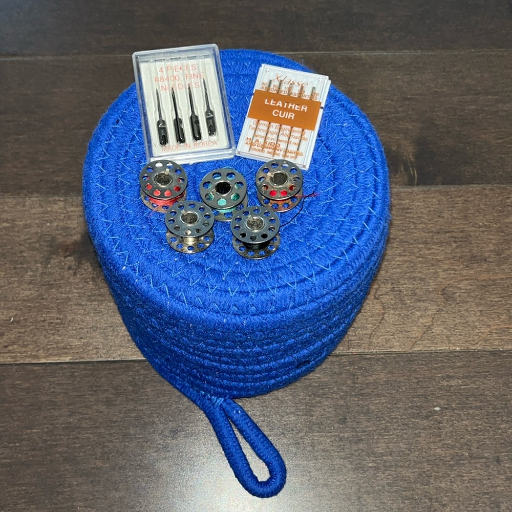Bundle: leather needles, Label gun needles and bobbins